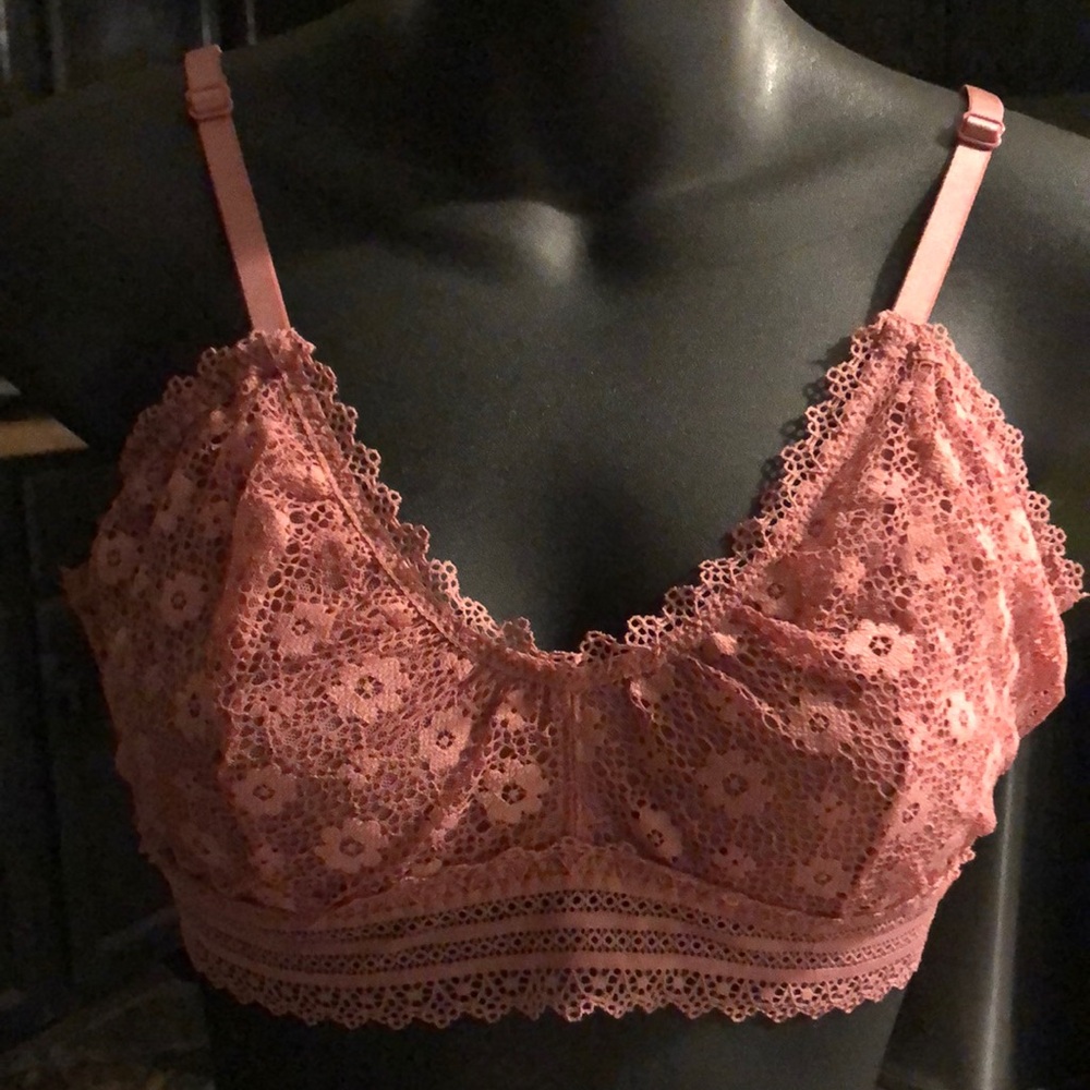 🚨B2G1 New VICTORIA SECRETS Rose Pink Lace Bra